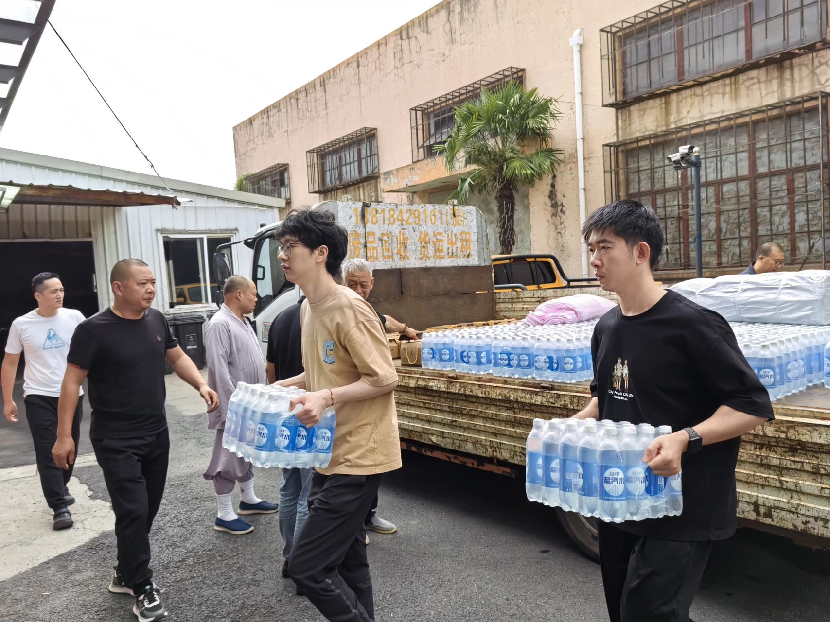 清凉慰辛劳，禅意润心田——曹王禅寺为徐行环卫工人送关爱