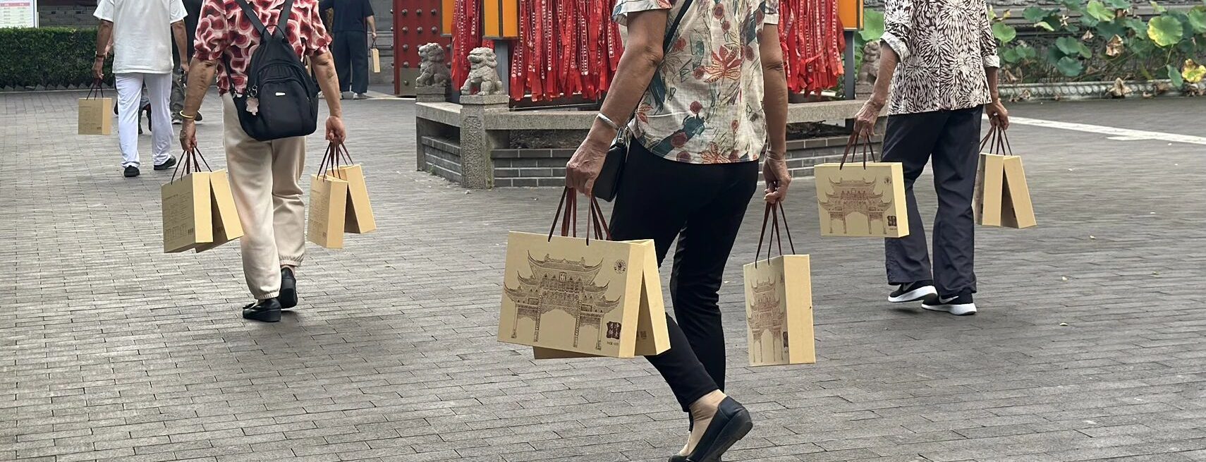 月圆人团圆，禅寺暖中秋｜关爱失独老人，温暖不停歇